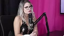 Malu paz gets naked and pussy sucked!