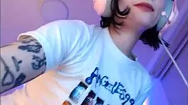 i love showing my tattooed body in bedroom webcam fun