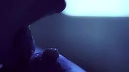 这个18+少女同意和男人及娃娃3P，疯狂吧？