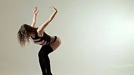 Wow, Flexible Curly-Haired Beauty Ursula Fe Shows Off Her Stunning Moves!