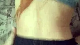 jovencita hermanastra de piel morena mueve su gran culo en follada de perrito intensa