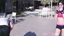 书呆子嫩妹18+艾娃泰勒健身操屄狂干！