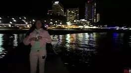 Public pickup guy dares girl into cash sex deal 😜