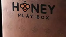 look at my 18yo ass bouncing on this dildo!