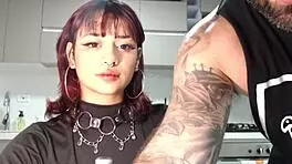 嘿，看这个辣拉丁18+少女BTS内射动作