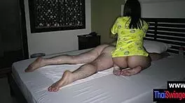 湿润的亚洲少女18+ Leena，她惊人的屁股被按摩然后口交再干