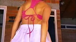 la colegial atrevida escapa con novio para aventuras