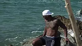 Trio en la playa with monster cock 😏