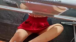 upskirt vendedora mexicana de seguros nataly se le ven los pelos