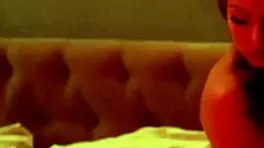 Ruiva fuma seu cigarro e fode com dotado em lingerie blowbang