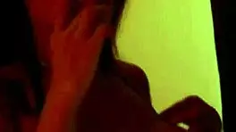 Ruiva fuma seu cigarro e fode com dotado em lingerie blowbang