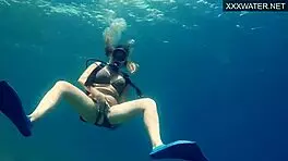 Kasandra Lufi shines in steamy underwater sea erotic display