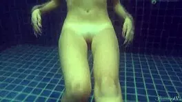 Blonde pool babe Wendy swims nude underwater!