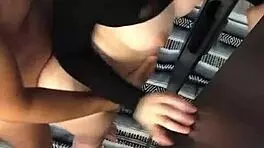 哟，你见过这么可爱的中国女孩有完美身材吗？告诉我！