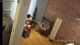 在海滩偷窥裸体少女18+！