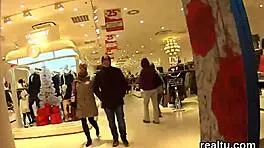 杰出捷克青少年在超市被诱惑，POV中被猛干