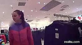 杰出捷克青少年在超市被诱惑，POV中被猛干