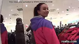 杰出捷克青少年在超市被诱惑，POV中被猛干