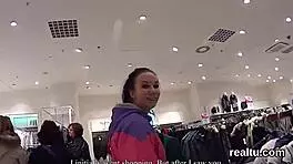 杰出捷克青少年在超市被诱惑，POV中被猛干