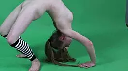 anna mostik shows off her flexible gymnast moves at the gym