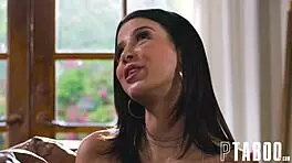 kylie rocket gives blowjob to nick 😏