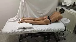 18岁印度学生Sarah大学初尝感官按摩