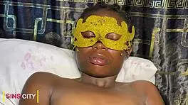 巨型假屌撑开湿黑屄女潮吹