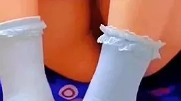 Joven estudiante me la chupa hasta correrme en su boca de inocente putita real casero amateur