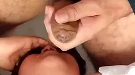 Joven estudiante me la chupa hasta correrme en su boca de inocente putita real casero amateur