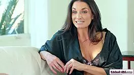 订婚18+探索继母激情性爱