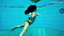 Horny teen gets naked and shows body 😍