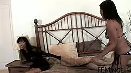 4K黑人女同狂野派对假屌自制视频 揭开啥秘密？