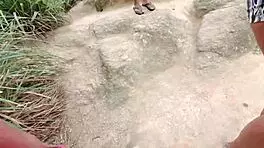 levamos a novinha carioca na praia pra fuder com o casal no mato e pegaram agente transando