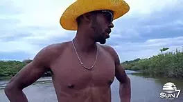 我看那曲线拉丁骚货双插狂干！