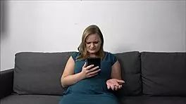 Überrumpelt Freundin verlangt direkten Treuetest mit tiefem Einsatz