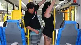 Morena公交被抓触摸，公共锻炼下一个大胆举动？