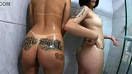Duda Pimentinha in Special Shower with Sexy Friend!