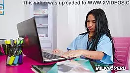 Enfermera Folla Con Doctor Pervertido en Su Primer Día en Hospital