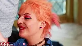 辣护士穿制服挑逗吸每个病人的鸡巴，射满脸