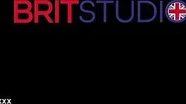 辣护士穿制服挑逗吸每个病人的鸡巴，射满脸