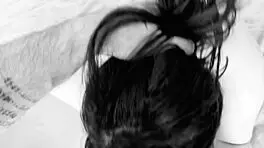 novinha branquinha transando com macho grandão estilo urso