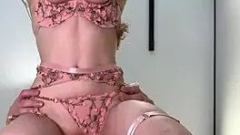 忍不住继妹紧身内裤和大奶诱惑！