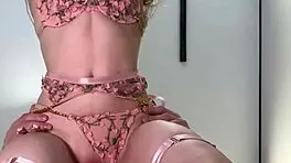 忍不住继妹紧身内裤和大奶诱惑！