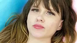 Sexy teen model shows body