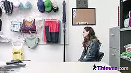 Lily被捕后后入猛插小穴狂干