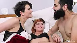 Fodendo O Cuzinho Das Duas Meia-Irmãs Em Um Sexo Surreal