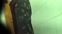 spying on my stepmother shaving her pussy 😏