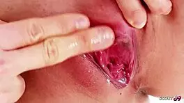 我的淫荡红发朋友和她继兄给了我的亚洲小穴一个圣诞奇迹