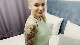 哥们火辣金发室友狂吸我屌停不住