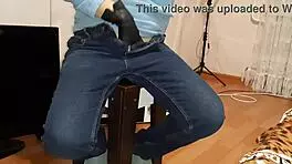 i watch my yung 18+ freind masturbate her pusy in the dorm untill orgasm, its so hot